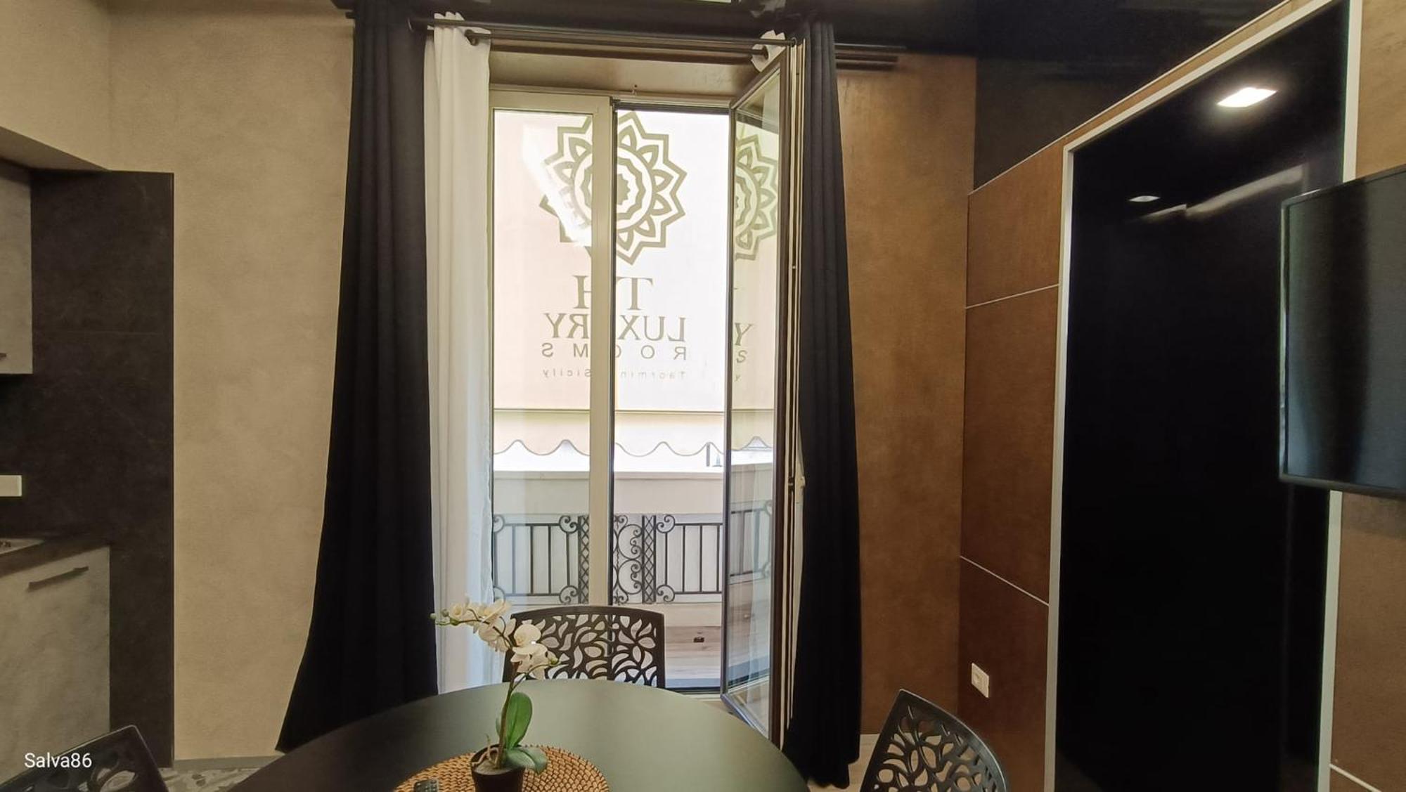 Th Luxury Rooms & Apartment Джардини-Наксос Экстерьер фото